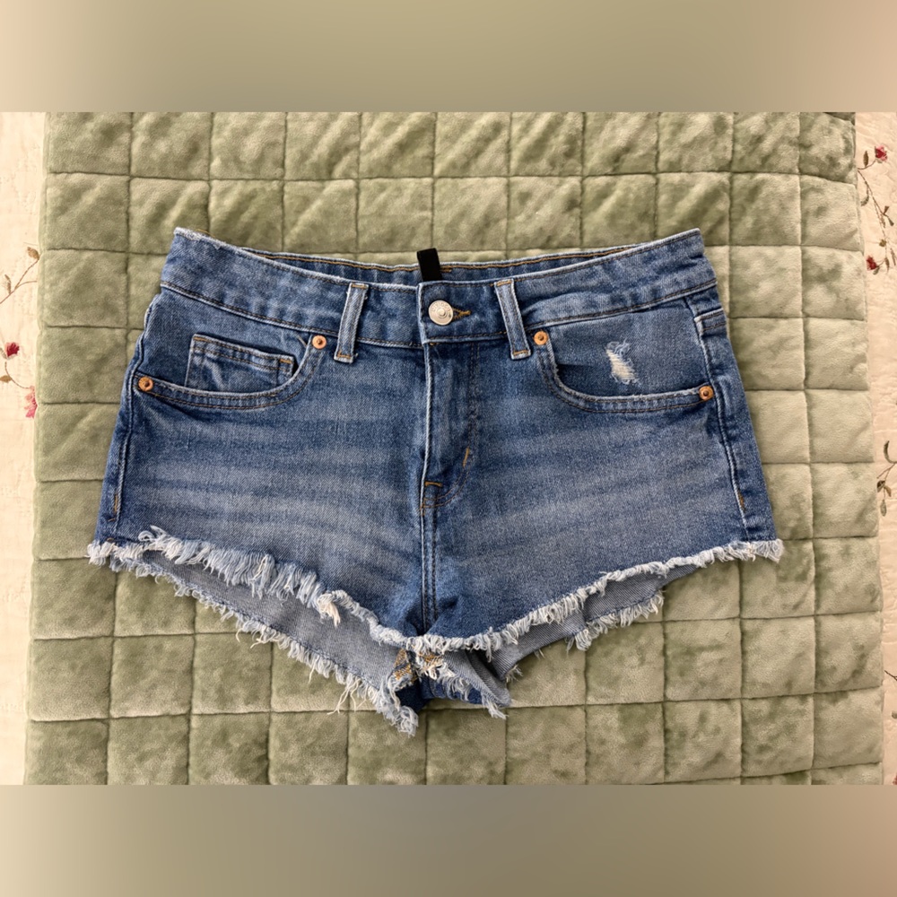 H&M Divided Jean Shorts Size 6